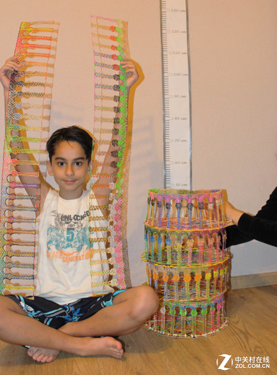 媲美3d打印筆圖片教程案例 荷蘭10歲兒童3D打印筆繪制埃菲爾鐵塔作品