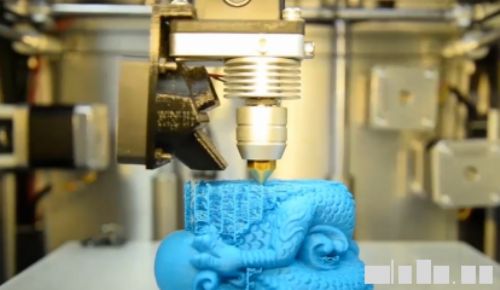 機器打印的移動速度，打印層厚，以及定位精度 3d打印機(如何)選購指南 參考這些需要注意的重要參數就有OK了